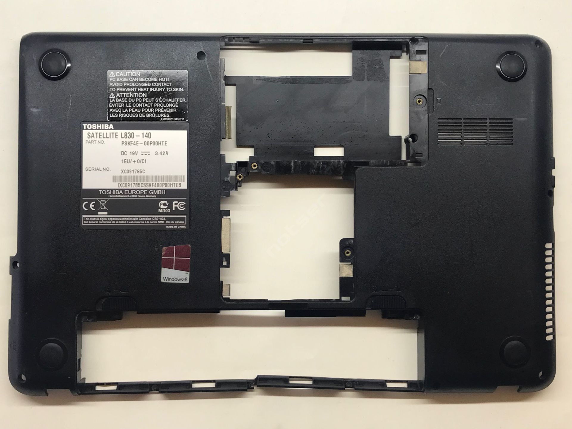 Toshiba Satellite L830-140 Alt Kasa