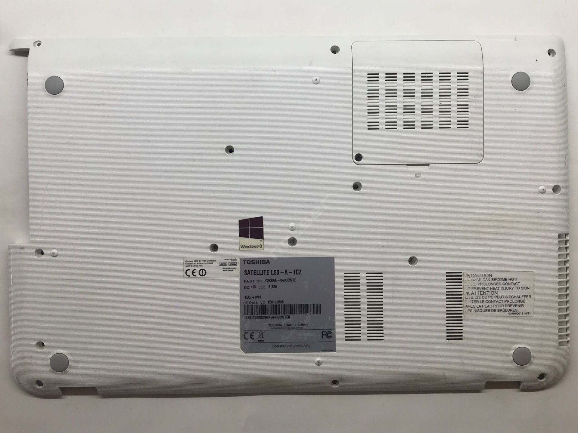 Toshiba Satellite Beyaz L50-A Serisi S50 S55 S55D L50-A L55-A L55D-A L55 L50 L55 L55D L50D S50 S50D S50t S50Dt P50 P50t Alt Kasa