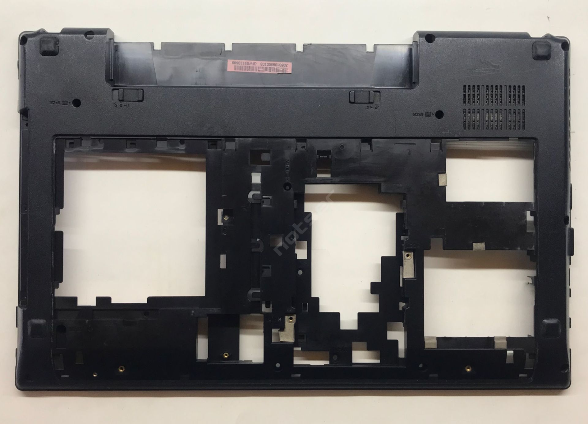 Lenovo IdeaPad N580, N585, P580, P585 Alt Kasa