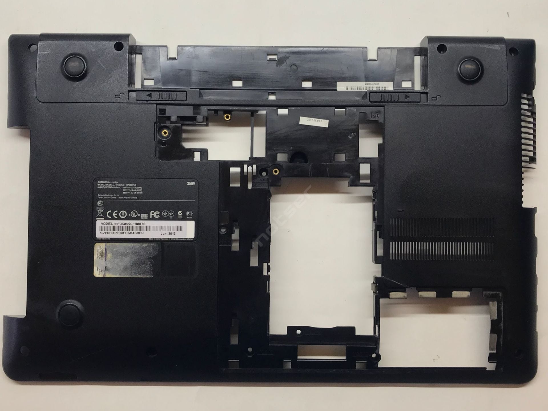Samsung NP350E5C NP355E5C NP365E5C NP350V5C NP355V5C Alt Kasa