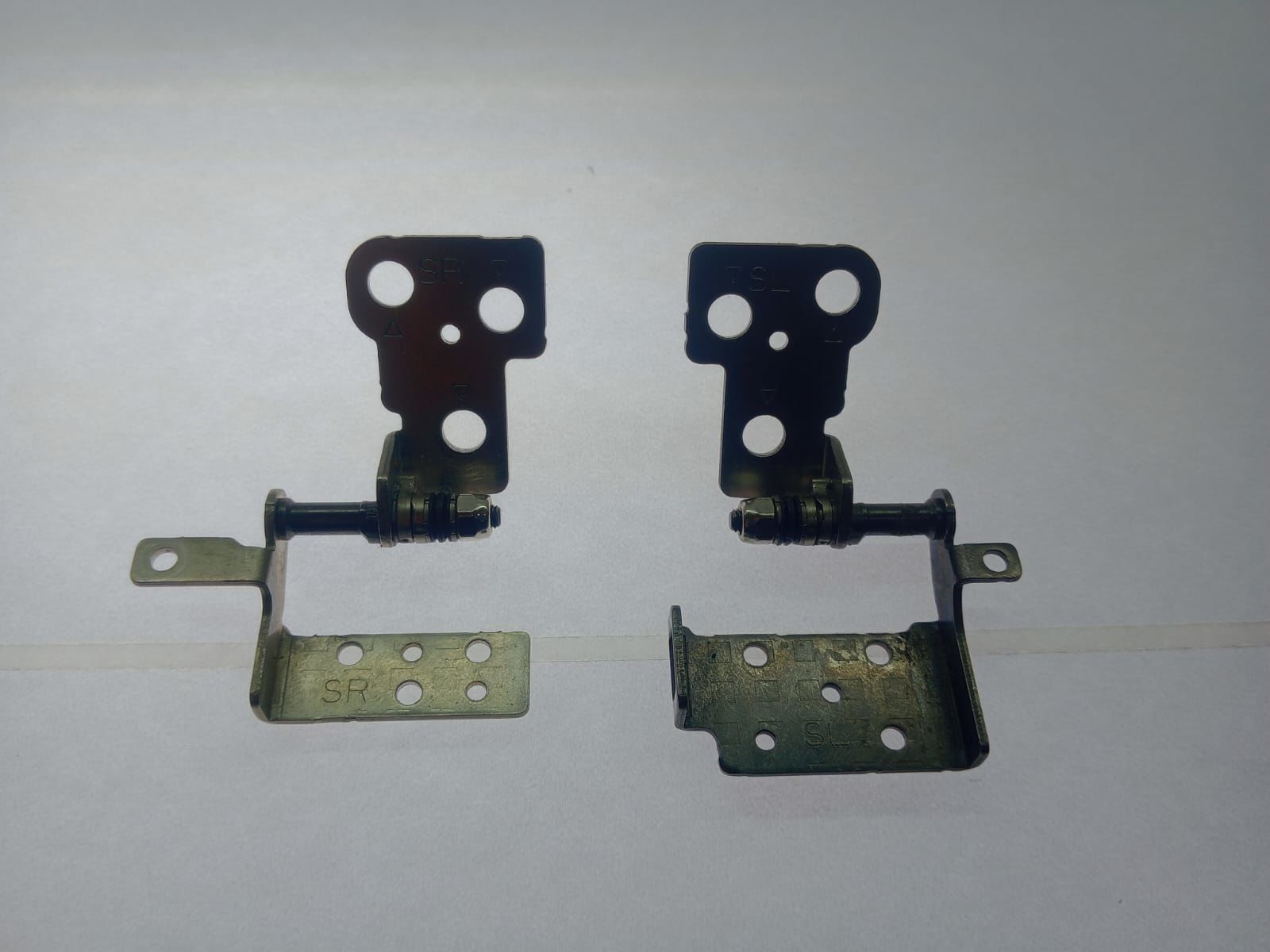 Monster Abra A5 V16.8 Notebook Menteşe