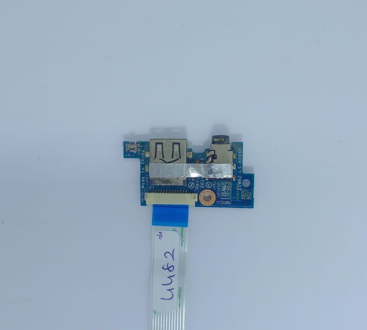 Lenovo B5030 B50-30 20382 20383 80ES, 80ET B5045, B50-45, B5070, B50-70 20388 80F0 20384 80EU B5080, B50-80, B5130, B51-30 20386 20540 20550 80EW 80LT 80LV 80LK B5135, B51-35 20545 80LH B5180, B51-80, B5180d, B5180y 80LM LS-B096P Usb/Ses Board